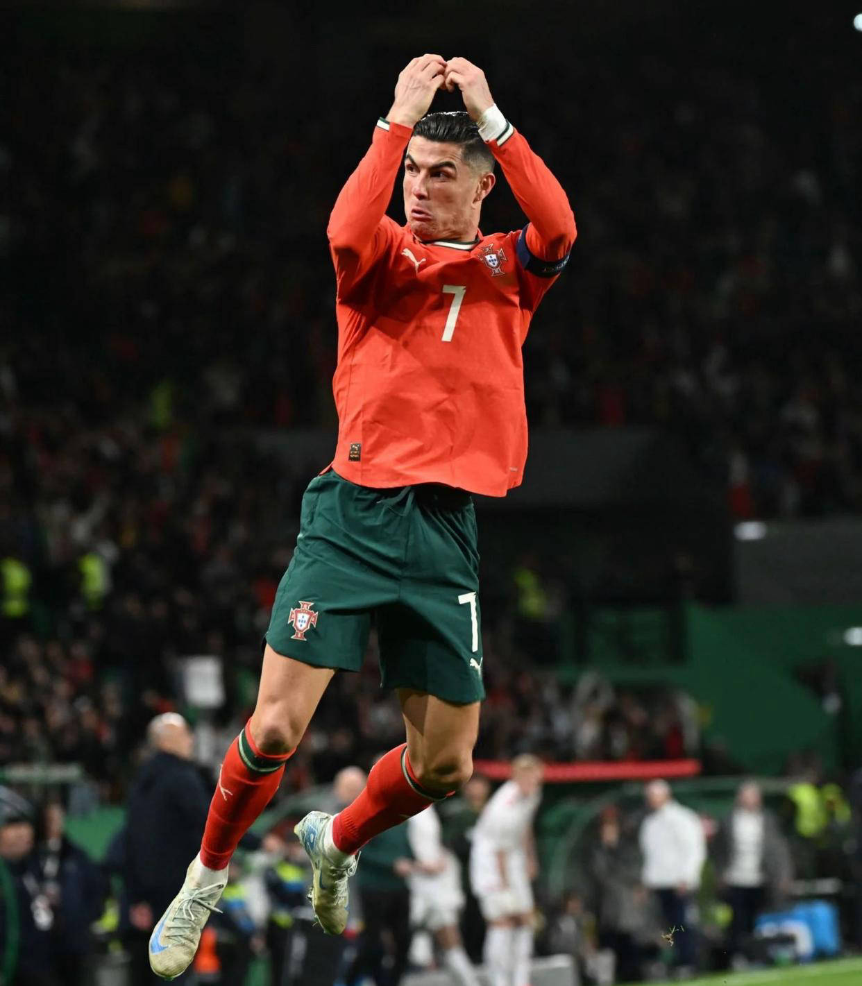 混团世界杯：梁靖崑单打告负莎头双打得分 中国8-2法国